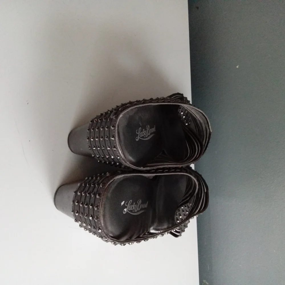 Lucky Brand Women Gray Wedge‎ Sandals Embellished Studded Platform Mules Size 7